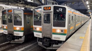 国鉄211系3000番台ﾀｶC2編成が両毛線普通伊勢崎行きとして高崎駅6番線を発車するシーン（647M）2023.3.30.18:16