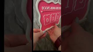 Pelacak buku printer 3D termasuk angka dan penyangga