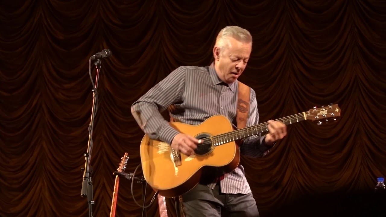 Tommy Emmanuel "Guitar Rag/Saturday Night Shuffle/9 Pound Hammer" Crest Theater, Sacramento CA