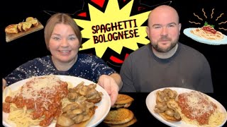 Spaghetti bolognese with garlic bread topped with garlic mushrooms #mukbang #foodie #spaghetti #uk