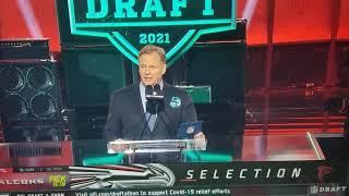 The Falcons draft Kyle Pitts at #4
