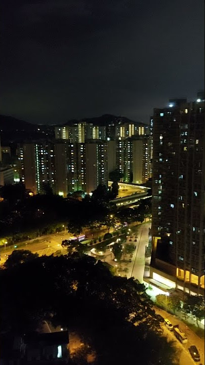 SUASANA MALAM BAWAH APARTEMENT,