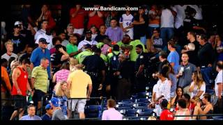 Fan falls from upper deck at Turner Field and dies Fan Falls from Upper Deck braves vs yankees