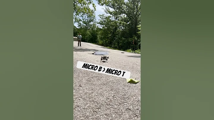 Micro b is better than the micro t !?!😮‍💨😮‍💨😮‍💨😮‍💨😮‍💨🤧🤧🤧#tacoufoyourc #losi #microb