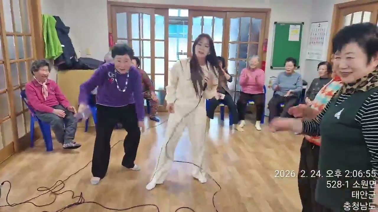 #샤방샤방 #박현빈 #부녀회장이 한곡 했어요 이쁘게 봐주세요 # 부끄구끄 #소원면 #소원면 #신덕2리#부녀회장 #마을회관 