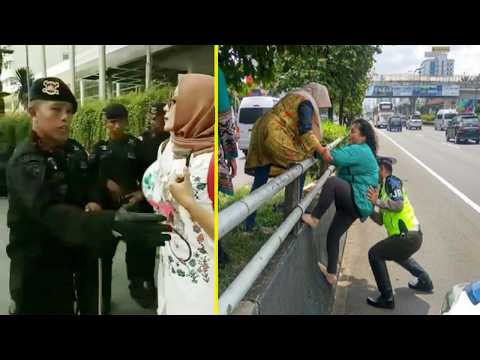 KETIKA PENGUASA BUMI BIKIN POLISI KEREPOTAN - Kelakuan Nekat dan Konyol si Emak saat di Jalan