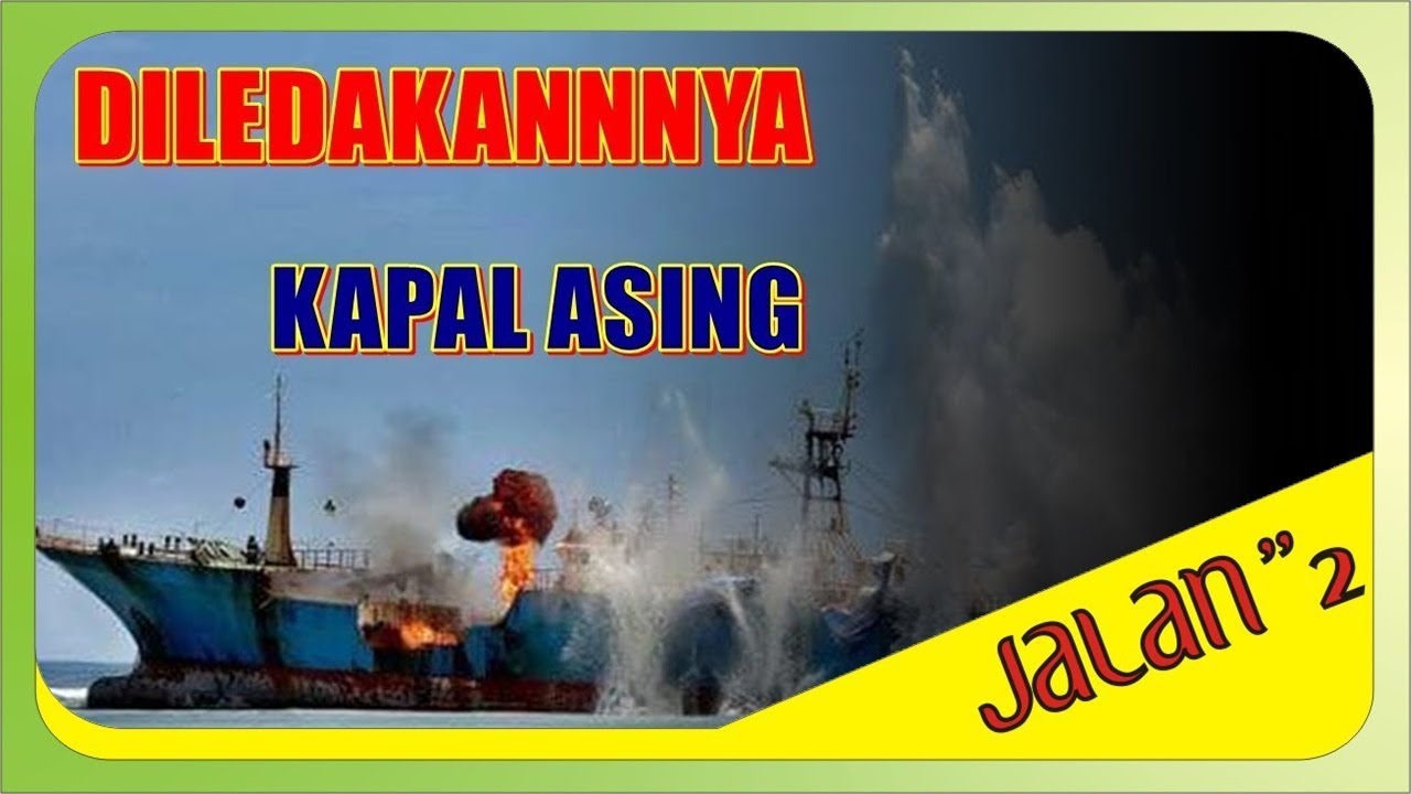 Kapal Besar Terdampar Di Pasir Putih Pangandaran