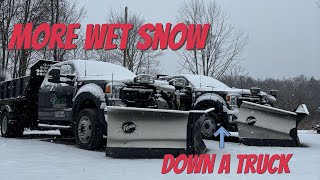 Plowing some HEAVY WET Snow / Fixing truck issues