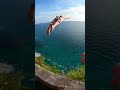 El clavado más épico de las Bahamas 💦 #CliffDiving