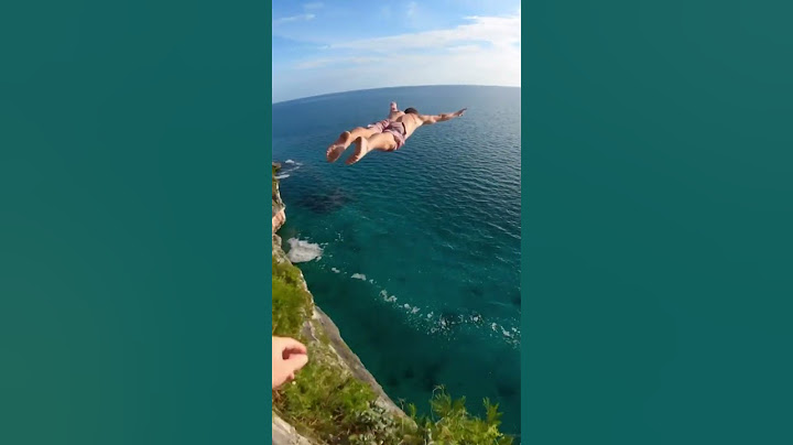El clavado más épico de las Bahamas 💦 #CliffDiving