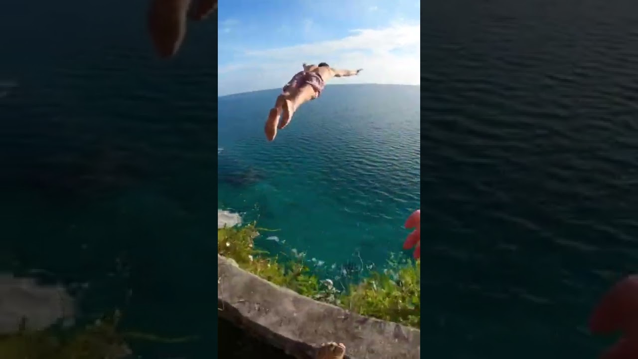 El clavado más épico de las Bahamas 💦 #CliffDiving