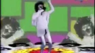 Freddie Mercury Prateado Pnico Na Tv Canta Loving Yoump4.Wmv