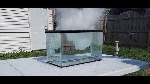 1,000 Degree Molten Salt vs Water ; Huge Explosion!