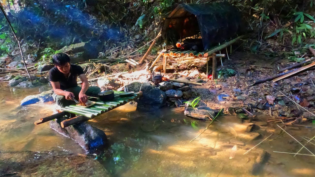 Solo Bushcraft: Build a bamboo shelter. Camping overnight alone in the ...