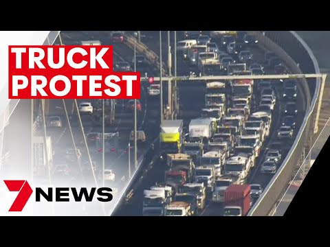 Melbourne truckies hold major protest over fuel cost concerns | 7NEWS