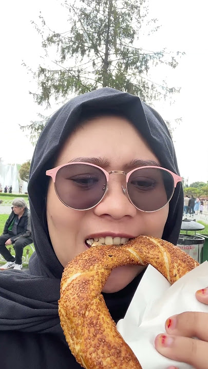 NEMU ROTI DEPAN HAGIA SOPHIA TURKI