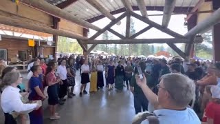 Flash Mob - Wonderful Acappella at outdoors auction🎵💃🏽