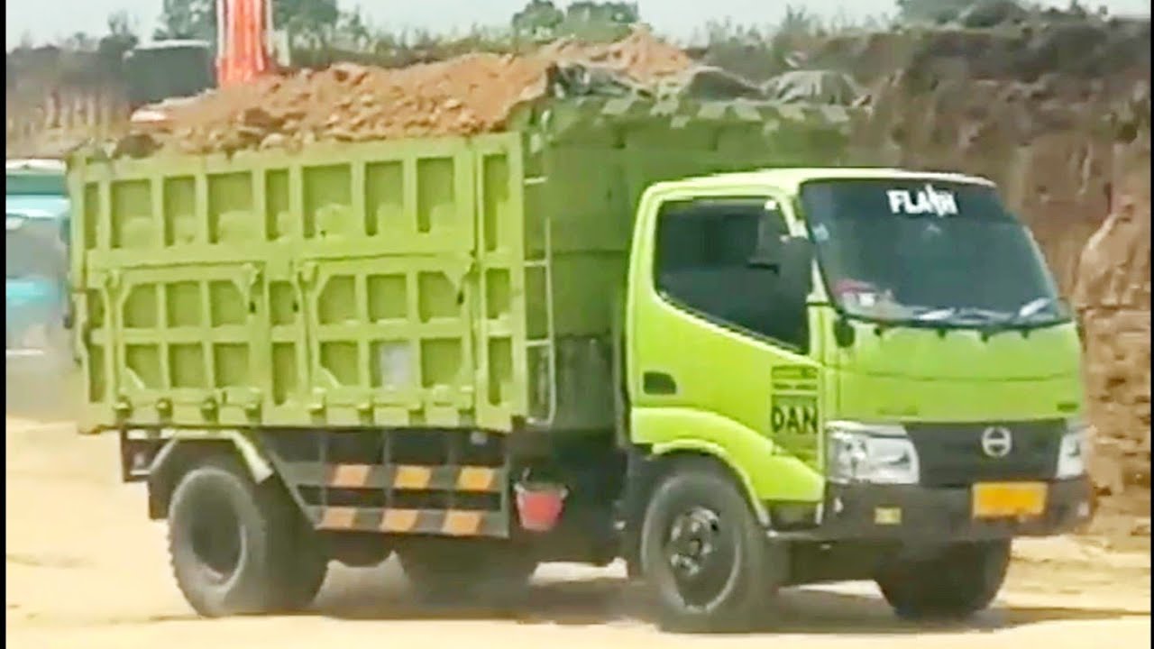  Dump  truk  Hino di tambang  pasir YouTube