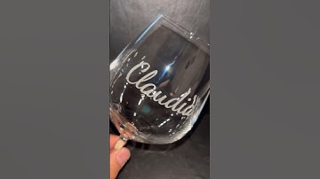 Personalized wine glass engraving with a laser #laserengraving #personalizedgifts #glass #engraving