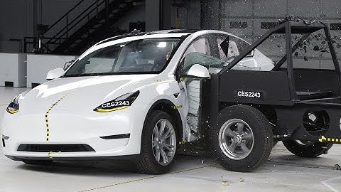 2022 Tesla Model Y updated side crash test (extended footage)
