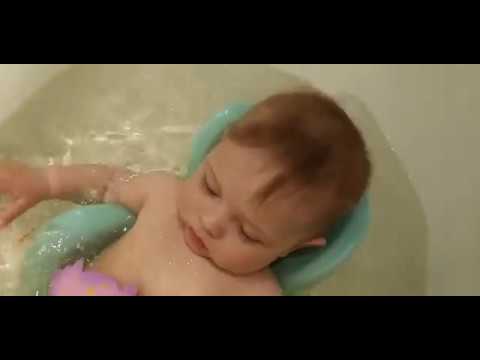 Купание двойни. Купание младенца. Горка для купания Купание двойни. Купание младенца. Горка для купания