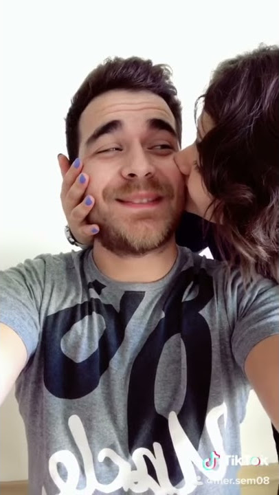 YENİ SEVGİLİ AKIMI - BANA SEN GİBİ BAKMADI KİMSE