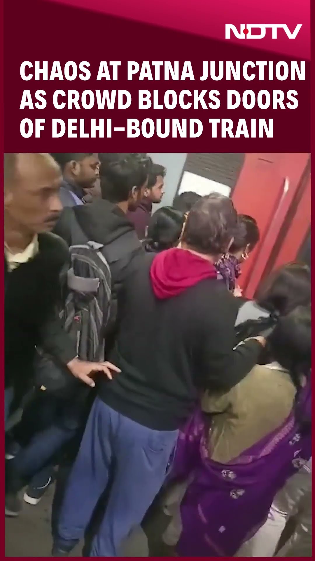 Patna Train News | Chaos At Patna Junction As Crowd Blocks Doors Of Delhi-Bound Train