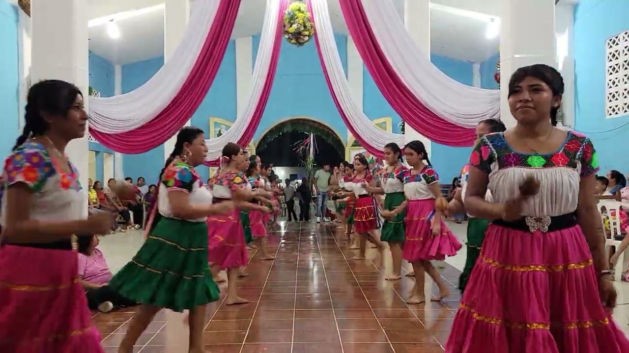 Inditas Virgen del tepeyac de apetlaco huerota  danzando En chililico barrio San juan 