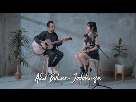 Aku Bukan Jodohnya - Tri Suaka ( Ipank Yuniar feat. Caecilia Larasati )