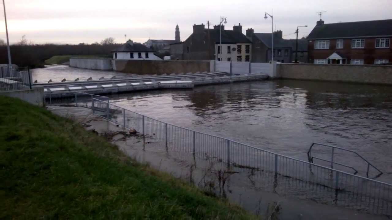 Clonmel floods 06 February 2014 Glass Bridge leading onto the Old