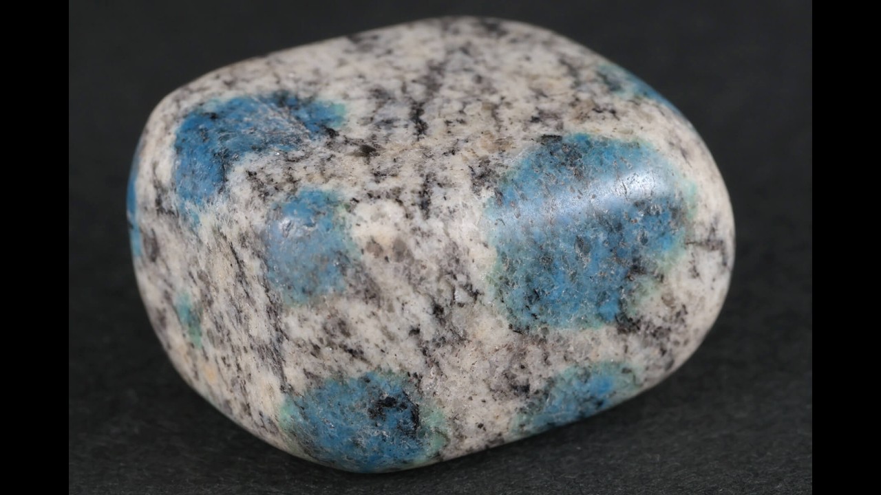K2ブルー 原石 磨き 22.1g / K2 Blue / Azurite in Granite - YouTube