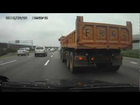FR-56高速公路任意變化車道(or逼車??)，高速公路警察局卻吃案