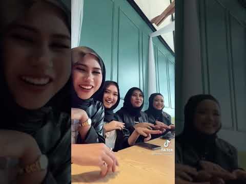 TIKTOK LIYA MAISARAH | with model friends