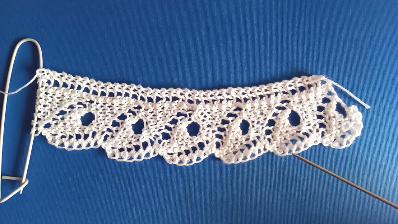 Bordo di rifinitura ai ferri foglie, lavorato in verticale, adatto sia per lana che per cotone.