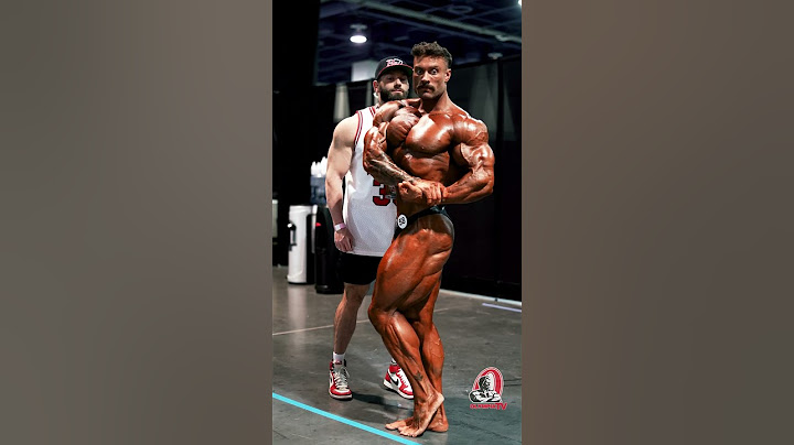 CBUM POSING BACKSTAGE BEFORE 2024 60TH MR OLYMPIA