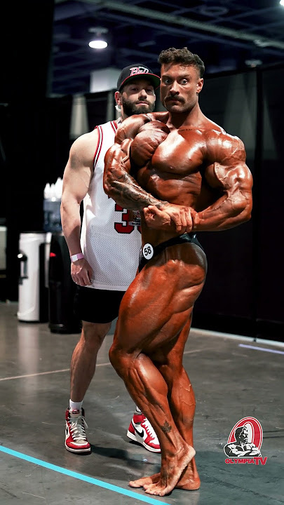 CBUM POSING BACKSTAGE BEFORE 2024 60TH MR OLYMPIA