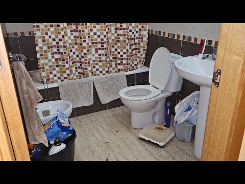 🧼 Bathroom Deep Clean for an Elderly Lady