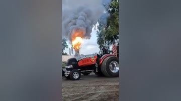 Build that boost! #tractorpulling #dieseltractor