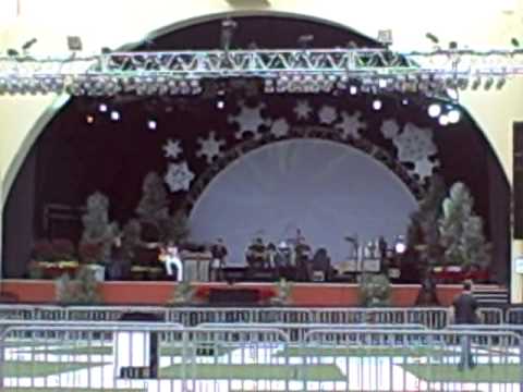 Chris Isaak "Christmas on TV" - Holiday Concert @ ...