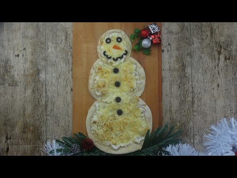 Snowman pizza: the perfect Christmas idea!