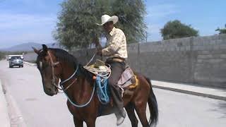 SEÑOR CON TALENTO CON EL REPORTERO DEL DESIERTO EN SAN ISIDRO DE LAS COLONIAS  MIER Y NORIEGA N.L.