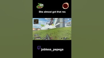 She almost got that res #apex #apexlegends #apexclips #fps #gaming #shorts #foryou #fyp