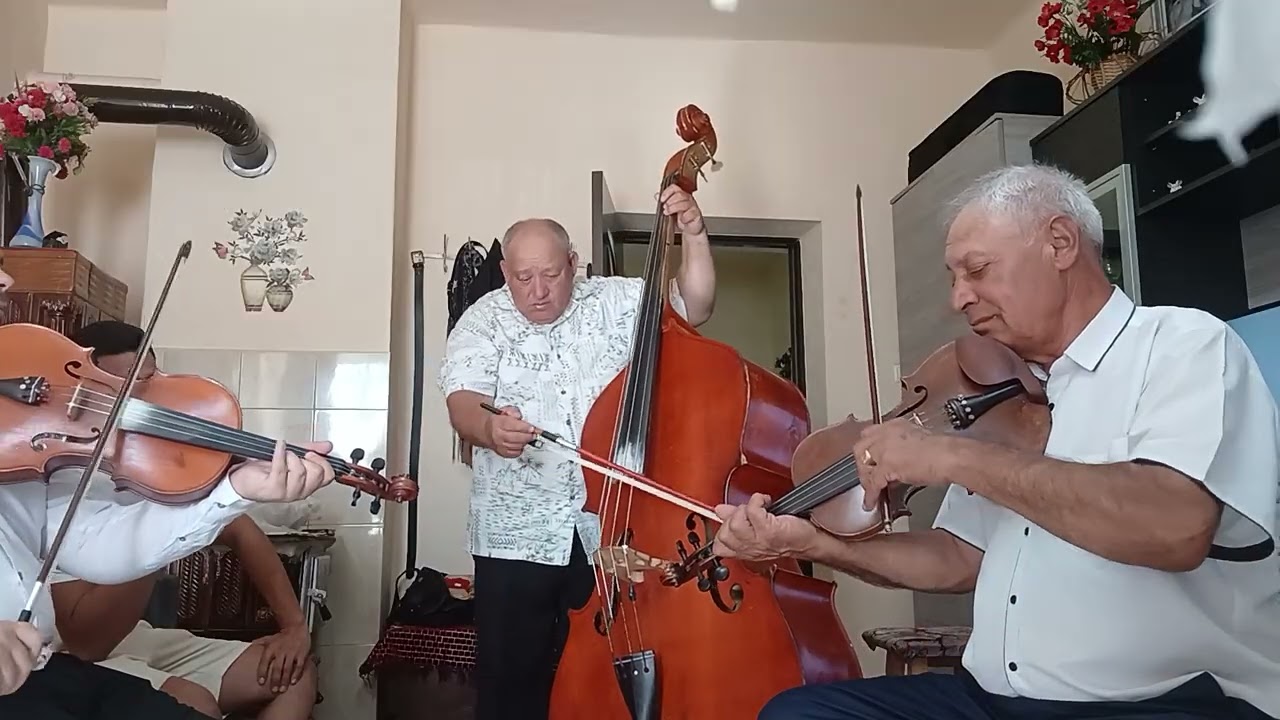 Ţuli Carol és bandája_Mócs