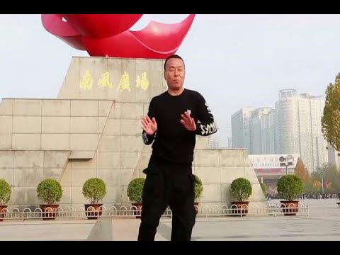 跳起来超带感的原创鬼步舞，舞步很有特色，初学者也能学会