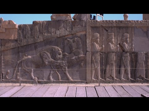 طحالب وكائنات فطرية تقضم آثار عاصمة السلالة الأخمينية في إيران