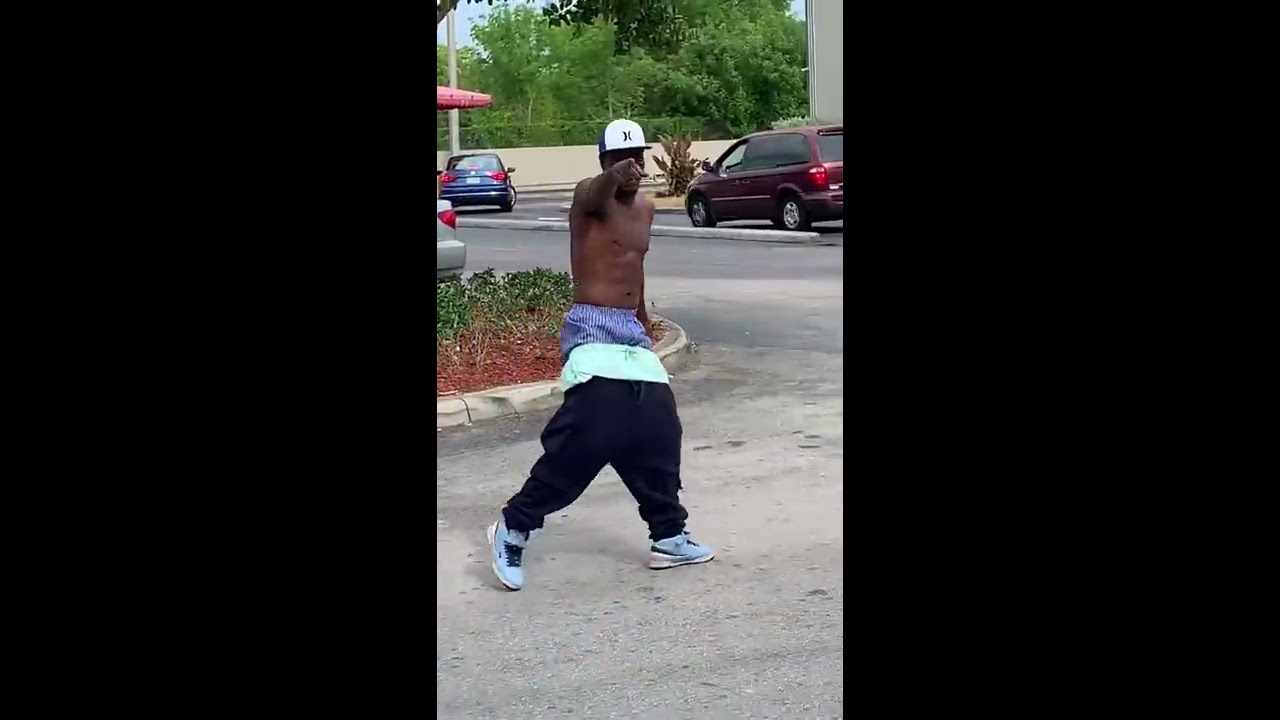Fake Crip Gang Member Don T Know How To Walk Dingbattlove