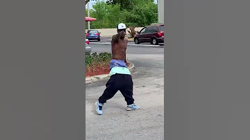 Fake Crip Gang Member don’t know how to Crip walk!! 🤣🤣🤣🤣 @dingbattlove