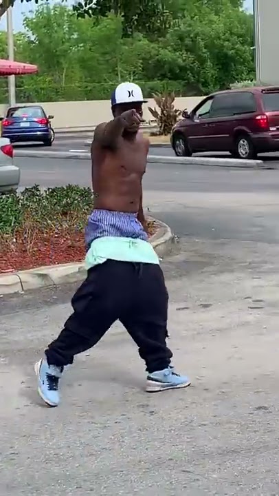 Fake Crip Gang Member don’t know how to Crip walk!! 🤣🤣🤣🤣 @dingbattlove