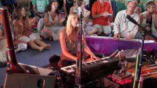 Deva Premal & Miten with Manose and Friends - Om Asatoma Live (originally on The Essence) chords