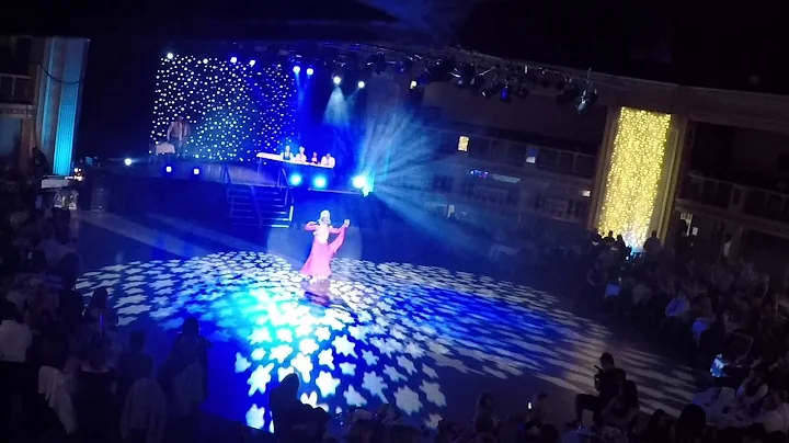 Aberdeen Ultra Ballroom | Julie Crouch & Bob Archi...